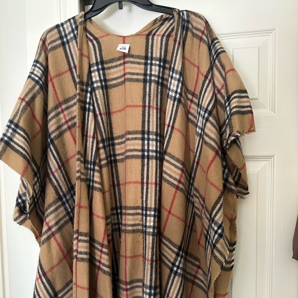 Very cute sweater Burberry print